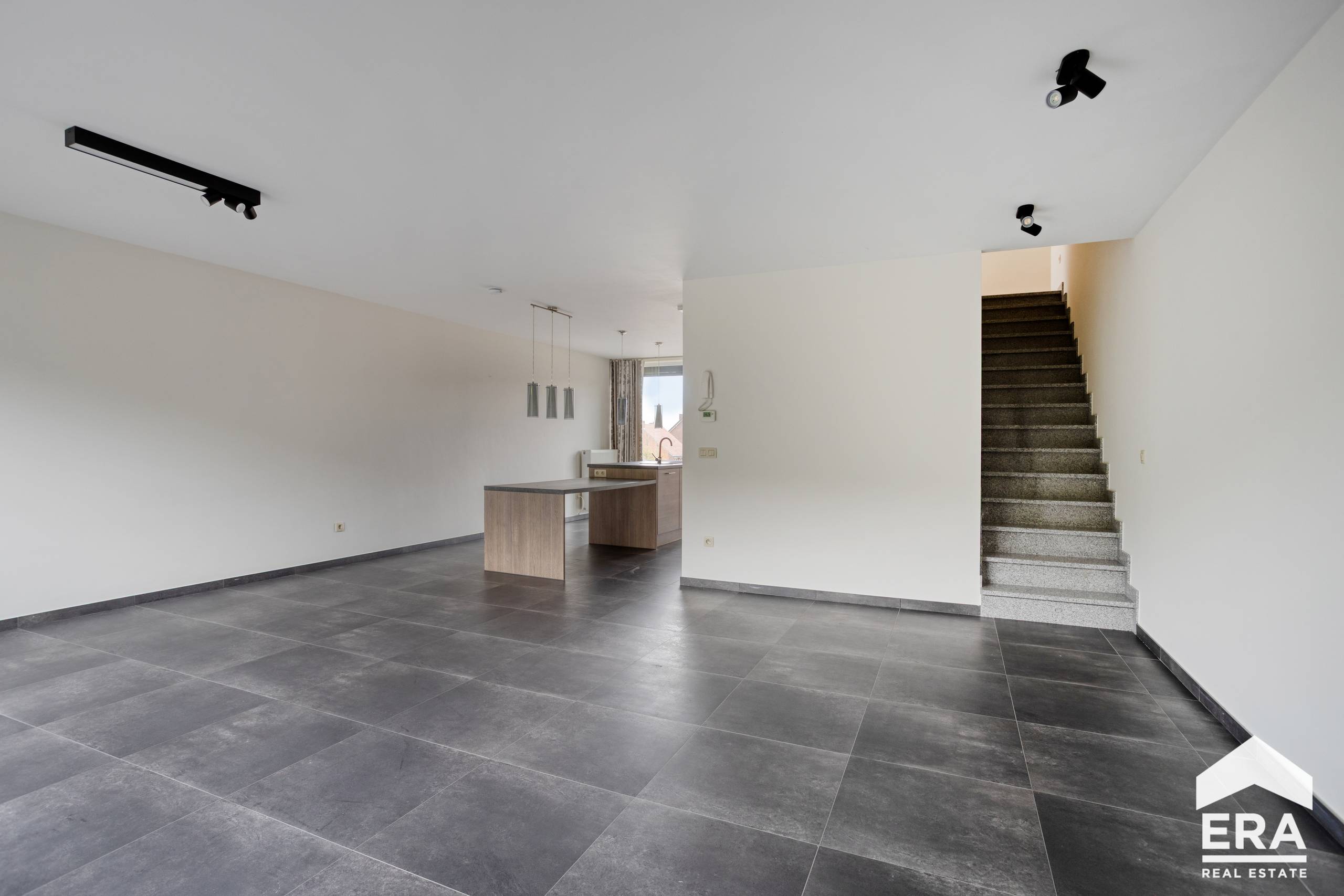 Instapklare 3 slaapkamerwoning met dubbele garage te Tielt. - foto 5