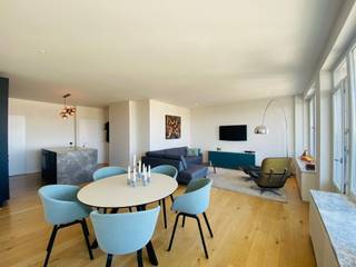 Dit appartement van ca 103 m² bevindt zich op de negende verdieping in de Van der Sweepstraat op 't Zuid. Absolute troef is ongetwijfeld...