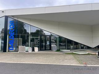 Prachtig afgewerkte loods te koop in Vilvoorde langs de Mechelsesteenweg. De opslagruimte omvat een showroom van 573 m², die ook geschikt is...