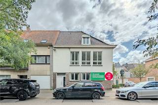 Spacious 5-bedroom corner house for sale along Leopold Van Tyghemlaan in Mariakerke with a garage and multipurpose space.This characterful home combines space, light and countless possibilities. It is perfect as a family home or as an investment thanks to its multipurpose layout and convenient location in the heart of Mariakerke.Layout:*Ground floor: - multipurpose room followed by a spacious indoor garage. This space can serve as a warehouse, practice room or studio, which makes the home extra interesting.*1st floor- hall- bright living room- kitchen - bedroom 1- bedroom 2 - separate toilet- sun terrace *2nd floor: - night hall- bathroom- bedroom 3 followed by a shower, bath and toilet - bedroom 4 - bedroom 5*3rd floor: - attic with expansion options or extra storage space.Pluses- top location in Mariakerke- sunny terrace and bright living areas- 5 bedrooms- garage and multipurpose room with practice or rental optionsAre you looking for a spacious home with possibilities? Contact us today for an on-site visit.This property is subject to the renovation obligation imposed by the Flemish government for residential buildings (unless demolished within 5 years of purchase). For more information, consult the website of the Flemish Energy and Climate Agency at https://www.vlaanderen.be/een-woning-kopen/renovatieverplichting-voor-residentiele-gebouwen