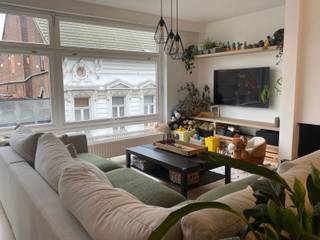 Centraal gelegen in hartje Lokeren<br /><br />Lichrijk en ruim appartement <br /><br />3 slaapkamers, een extra zolderberging en garage <br /><br />Huurprijs: €975 + €50 garage