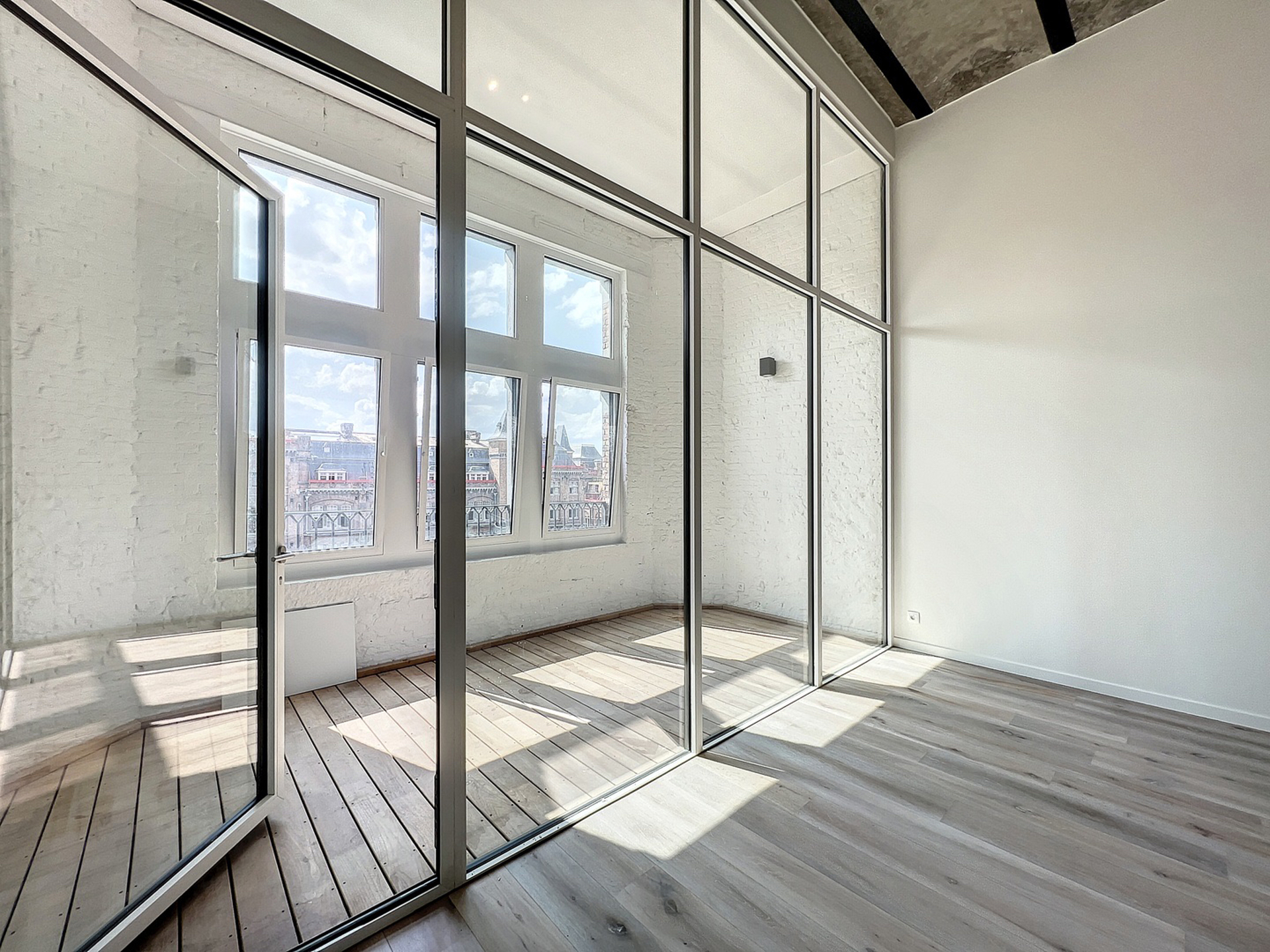 Uniek appartement met 2 slp, staanplaats, wintertuin te Gent - foto 4