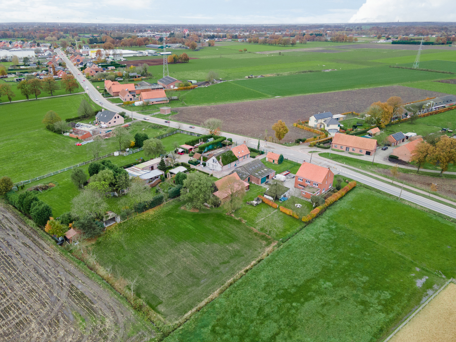 Ruime woning met bijgebouwen op 4.490m²! - foto 3