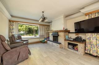 Gelegen op een rustige centrale locatie in het centrum bevindt zich deze verrassend ruime woning (bew. opp. 203m²) met enorm veel mogelijkheden en potentieel. Perfecte solide betonnen structuur met tot 4 slaapkamers en perfect gelegen nabij alle faciliteiten van het centrum waaronder winkels, openbaar vervoer, scholen enz! Thans verhuurd aan huurder in opzegperiode.<br /><br />GELIJKVLOERS: Ruime inkomhal- Gezellige leefruimte met veel lichtinval door de grote raampartijen - Keuken voorzien van de nodige toestellen met toegang tot veranda - Verder is er aanpalend een aparte wasplaats die toegang verschaft tot apart toilet alsook douchekamer en aparte ruime berging - V1: Nachthal alsook 3 ruime slaapkamers en badkamer voorzien van douche-in bad, toilet, bidet en lavabo. ZOLDER: ca. 42m² en bereikbaar via vaste trap. Handige maar vooral ruime kelder van ca. 23m² eveneens aanwezig. - TUIN: Aangename zuid-westelijke oriëntatie en is voorzien van garage/opslagmogelijkheden. Oprit voor meerdere wagens.<br /><br />BIJZONDERHEDEN: Bijzonder solide betonnen structuur met vele mogelijkheden - Centrumlocatie - CV gas... - Vernieuwingen... EPC:370kWh/m² UC 3927130 - P&Gscore: A - Oppervlaktematen zijn indicatief volgens epc - Stedenbouwkundige info in aanvraag. Huis kopen of verkopen in Zoersel? Bel 03 361 51 51 of via info@yvesvanpelt.be voor een gratis schatting.