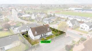 Geheel in alle rust en privacy treffen we deze TOPvilla in een idyllische sfeer. De ligging biedt heel wat privacy, maar is tevens op...