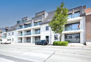 Statiestraat 41A / 1.2 - 8980 PassendaleStijlvol en comfortabel wonen in een recent gebouwd appartement met een moderne afwerking..Via de verzorgde...