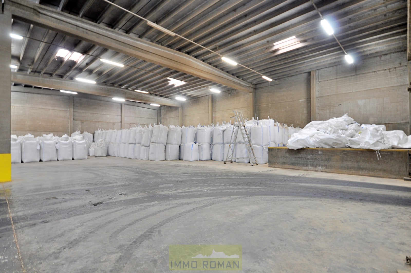 Magazijn van 613 m² gelegen te Avelgem, deelgemeente Kerkhove. - foto 1