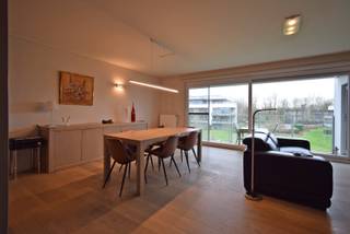 Exclusief appartement op een privaat domein palend aan het Sterrebos, vlot bereikbaar maar met oog voor rust en complete privacy.Dit appartement is...