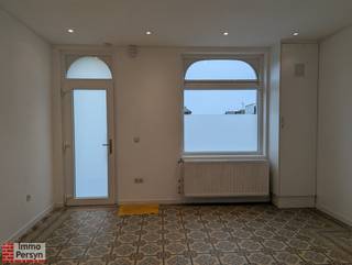 Gedaan met urenlang aanschuiven in de stad voordat u de snelweg bereikt. Deze recent vernieuwde woning combineert een vlotte bereikbaarheid met...