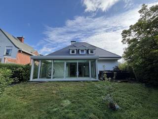 Wenst u een bezoek? Maak dan een afspraak via info@strucutra.be, Tel: 024 60 80 46Welkom in deze prachtige woning in Wemmel, een waar juweeltje...