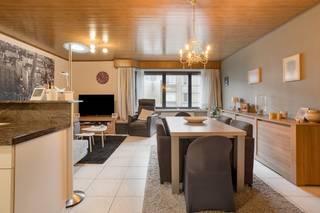 Instapklaar appartement gelegen op de 1ste verdieping.Dit gezellige appartement bestaat uit:Inkomhal, een grote leefruimte.Open ingerichte keuken ,...