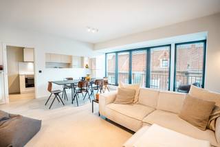 Dit kleinschalig appartement zonder syndici vormt de perfecte thuis voor mensen die de nabijheid van centrumfuncties weten te appreciëren...