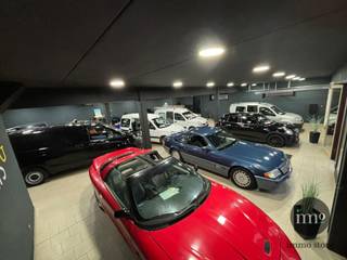 In Ninove bevindt zich dit bijzonder veelzijdige eigendom met een vlotte bereikbaarheid en sterke visibiliteit. Momenteel ingericht als showroom...