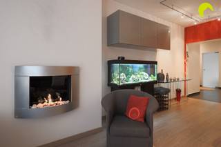 Op een centrale locatie in Edegem bieden wij u dit gerenoveerd gelijkvloers appartement (75m²) aan met 1 slaapkamer, een grote bergkelder (10m²)...