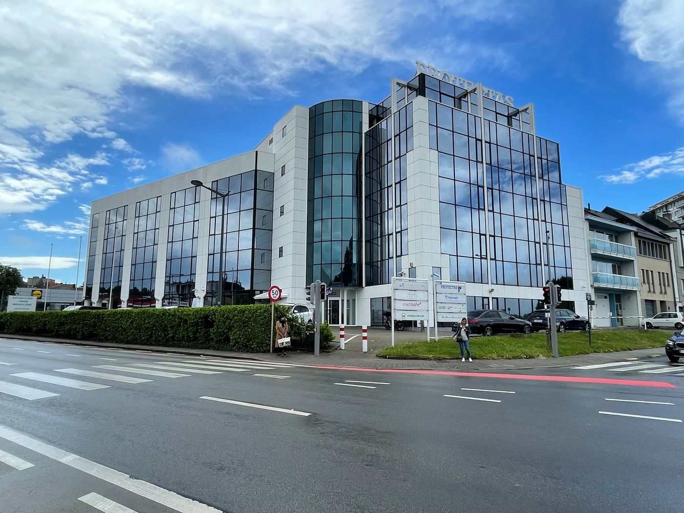 482 m² ready to move in offices along Zelliksesteenweg - photo 1