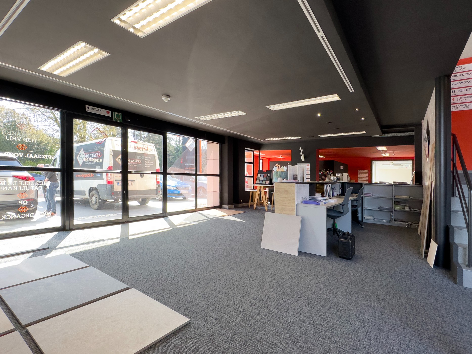 Ruime handelsruimte 858m² op een topligging en met visibiliteit te huur in Merelbeke - foto 4