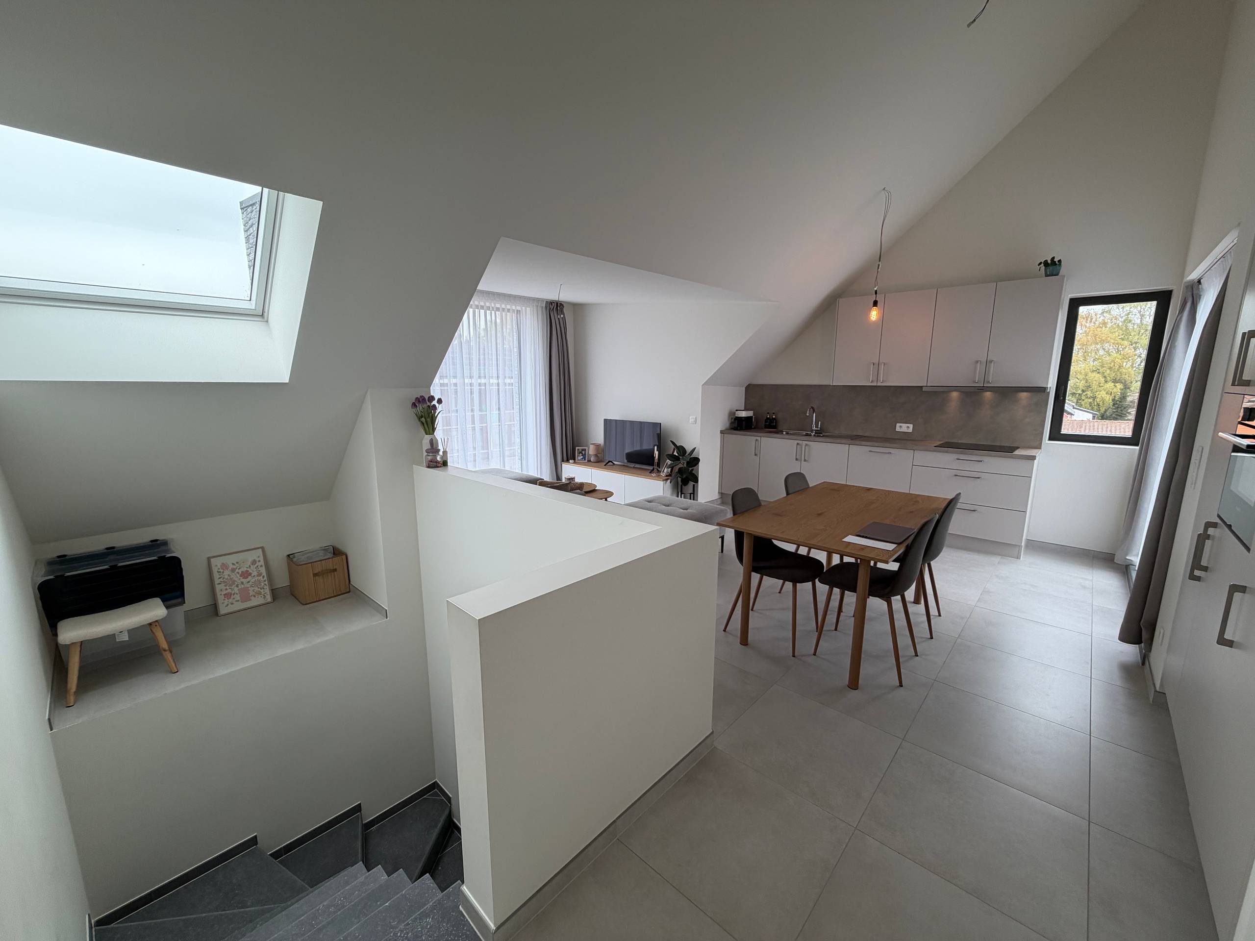 Genk, Weg Naar As 220 bus 12:  Nieuwbouw duplexappartement met 2 slaapkamers, terras, fietsenstalling en een autostaanplaats. - foto 4