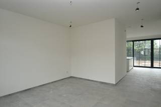 Energiezuinige woning met leuke tuin. Deze woning is gelegen in een kleinschalig project en nabij verschillende invalswegen. De indeling is als...