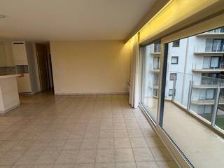 Appartement met garage gelegen in een luxe locatie centraal op 250meter tussen het strand en de Esplanade van De Panne.Recent vernieuwde gevel, ruime...