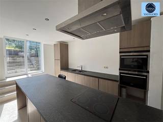 MAISON RÉNOVÉE AVEC 3 CHAMBRES ET JARDINPrix indicatif : 249 000 eurosCette maison rénovée est située à proximité des écoles, des commerces et des...