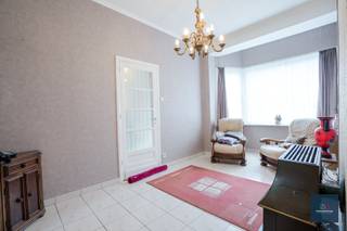 Ga naar www.makelaarshuys.be te koop en schrijf u in bij het pand.De woning is voorzien van een praktische voortuin.De bewoonbare oppervlakte is...