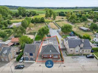 VERZORGDE GEZINSWONING OP EEN ONDERHOUDSVRIENDELIJK PERCEEL IN UIKHOVEN !We vinden deze open woning met een bewoonbare oppervlakte van 178 m² terug...