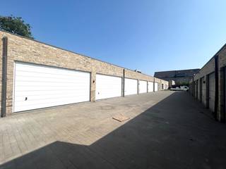 Nabij het centrum van Izegem, kan u deze ruime opslagplaats terugvinden.Het eigendom is vlot bereikbaar via verschillende invalswegen. De oppervlakte...