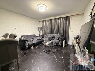 Uiterste goed gelegen één slaapkamer appartement (eerste verdieping) met private ondergrondse (niveau -2) parkeerplaats nr 193.<br />Pal in centrum Kortrijk !<br />U kan U nu al inschrijven voor het eerste bezoekmoment via : <br />Meer info, bezoek of docs te bezorgen via : 056/705262 optie te huur of info@expertimmo.be of via link  https://expertimmo.be/nl/aanbod/4267958/appartement-te-huur-in-8500-kortrijk<br />Kan ook gehuurd worden zonder parking - 75 euro van de prijs.<br />Meer foto's volgens van zodra we de sleutel hebben.<br />Bezoeken van zodra de sleutel bij ons is.<br /><br /><u>Voorwaarden :</u> <br />HP : 750 euro/maand appartement - 50 euro/maand voor de parking (optioneel)<br />Vrij : 01 maart 2026<br />Huurwaarborg : 3 x 800 euro= 2400 euro, geblokkeerd op een rekening op naam van de huurder.<br />Bezettingsgraad : max 2 personen<br /><br /><u>Wettelijke info :</u><br />EPC : 296 kWh/m² - C-label, geldig tot 11 september 2033<br />Conformiteitsattest : in opmaak.