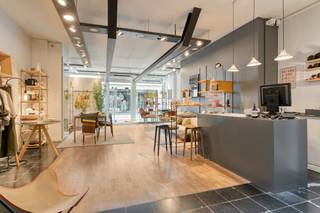 Handelspand te koop in het centrum van Kortrijk. Gelegen nabij de Lange Steenstraat, de K en de Grote Markt. Indeling:- Handelsgelijkvloers van ca. 91m² ;- 2 bovenliggende verdiepingen (opslag). Specificaties:- Parket vloer- Authentieke elementen- Gunstig EPC (label B)- Airco aanwezigBent u op zoek naar een handelspand in het centrum van Kortrijk? Aarzel dan zeker niet om ons te contacteren op het nummer 056 21 11 11.Bestuursmaatregelen in het maatregelenregister: nee