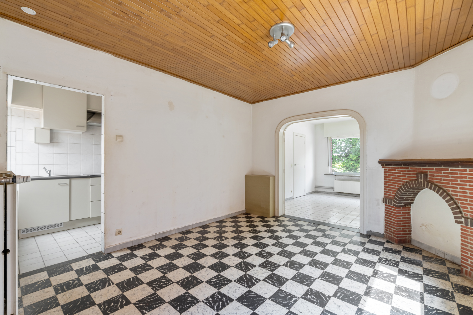 Charmant renovatieproject met 2 slpk en zonnige tuin - foto 5