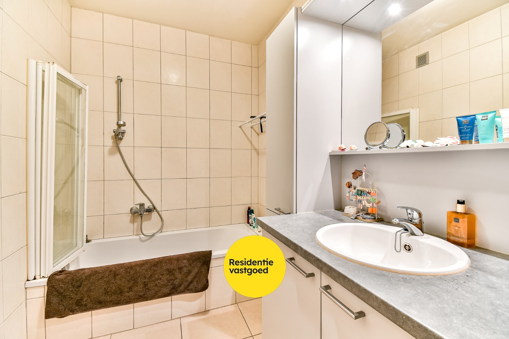 Opbrengsteigendom met 3 appartementen en 3 garages - foto 5