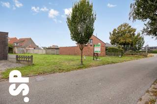 Bouwgrond voor open bebouwing in rustige straat in Dessel<br /><br />Mooi gelegen bouwgrond voor open bebouwing met een totale oppervlakte van 521 m². De bouwgrond beschikt over een goedgekeurd stedenbouwkundig attest en er zijn opmetingen beschikbaar, uitgevoerd door een landmeter. Hierdoor biedt het perceel een goede basis voor het realiseren van een gezinswoning met tuin en extra opbergruimte, volledig naar eigen smaak en noden.<br /><br />De ligging is een absolute troef: rustig gelegen in Dessel, met een vlotte bereikbaarheid naar winkels, scholen en belangrijke invalswegen.<br /><br />Troeven op een rij:<br />- Geschikt voor open bebouwing<br />- Totale oppervlakte van 521 m²<br />- Goedgekeurd stedenbouwkundig attest<br />- Opmetingen door een landmeter beschikbaar<br />- Rustige ligging<br />- Goede bereikbaarheid<br />- Geschikt voor eigen bewoning of als investering<br /><br />Voor meer informatie of een bezoek ter plaatse, kan u contact opnemen met IMMO SP via 014 59 10 20 of mailen naar jasper@immosp.be. Benieuwd naar de waarde van uw eigen woning? Vraag vrijblijvend een gratis verkoopanalyse aan – wij helpen u graag verder!