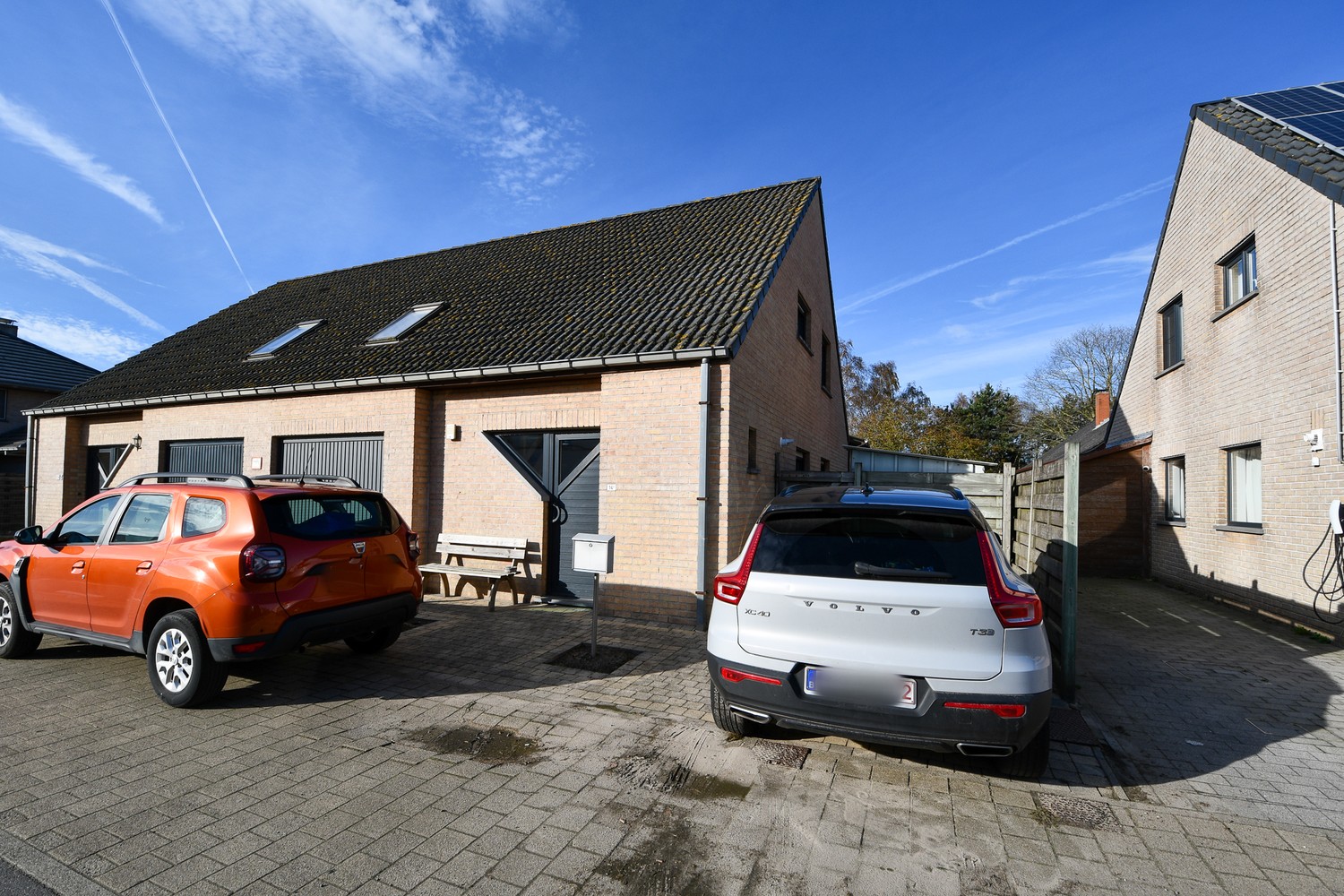 Halfopen bebouwing met inpandige garage met 3 slaapkamers - foto 1