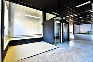 Multifunctioneel bedrijfspand in Hamme Dit ruime bedrijfspand is ideaal voor diverse handelsactiviteiten en ligt op een gunstige locatie nabij de...