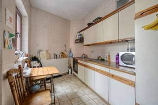 Deze gezellig ingerichte woning ligt slechts enkele minuutjes te voet van de Grote Markt van Tongeren.De gesloten bebouwing heeft een garage en een...