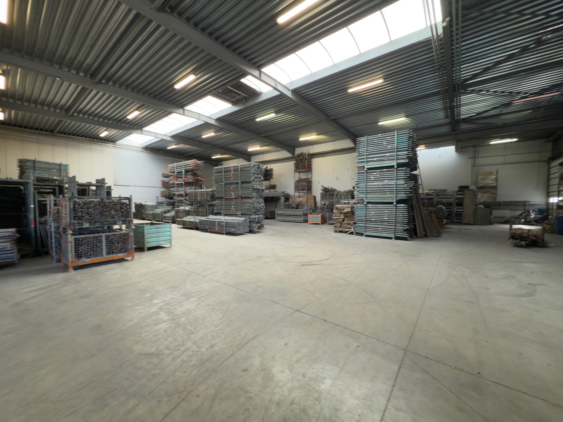 Magazijnruimte 1104m² met 206m² kantoren vlakbij The Loop in Gent. - foto 5