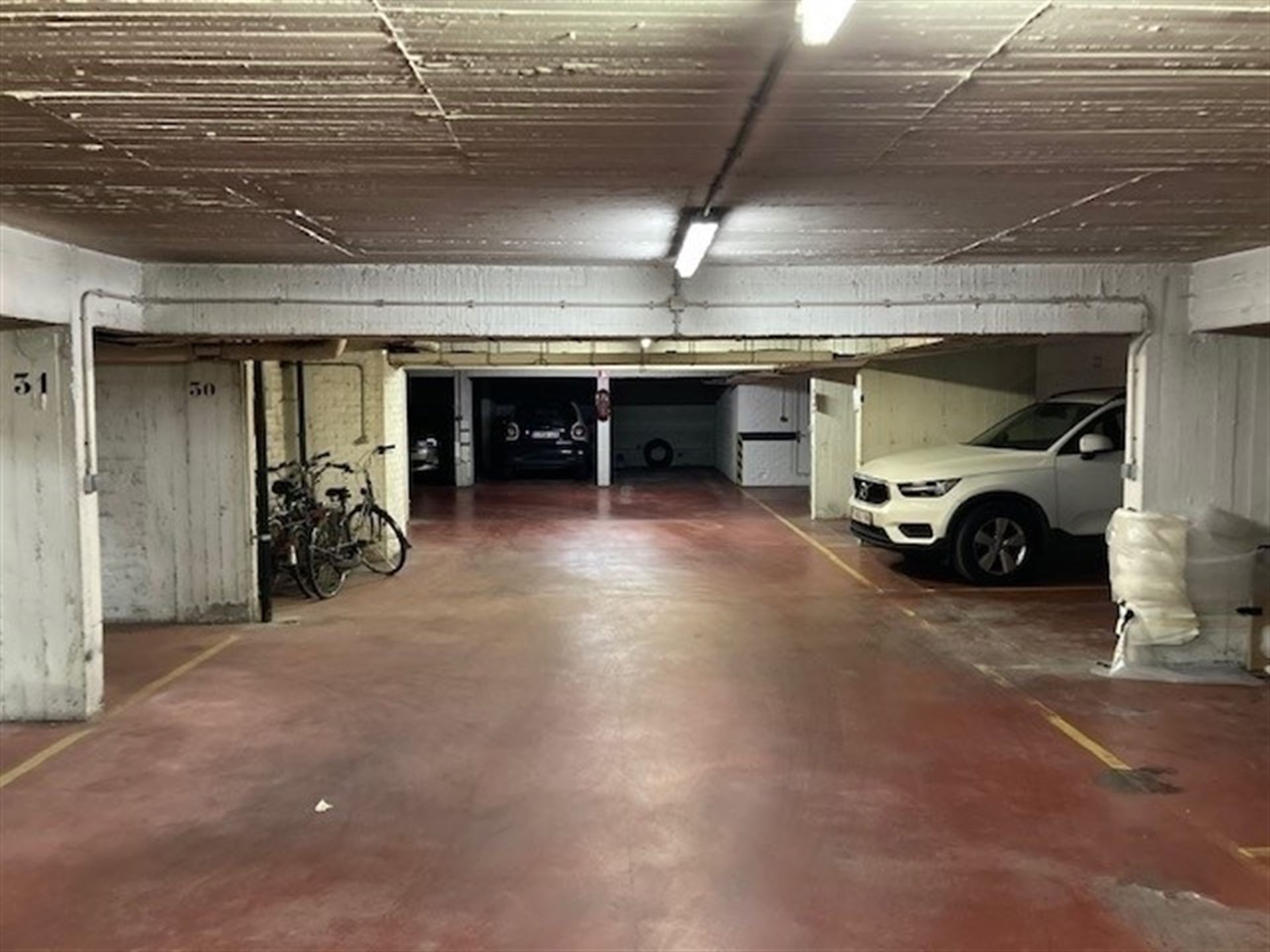Ruime parkeerplaats kortbij Europese instellingen - foto 4