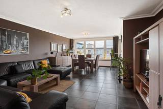 Ruim appartement met terrasDit tweeslaapkamerappartement (ca. 95 m²) is gelegen in een rustige straat waarbij winkels, scholen en parken op een...