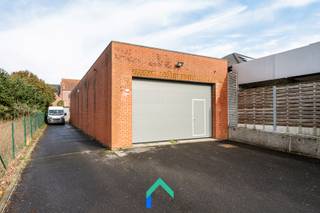 AlgemeenWelkom in deze polyvalente eigendom gelegen in de Lichterveldsestraat te Koolskamp. De eigendom omvat een te renoveren woning, magazijn van...