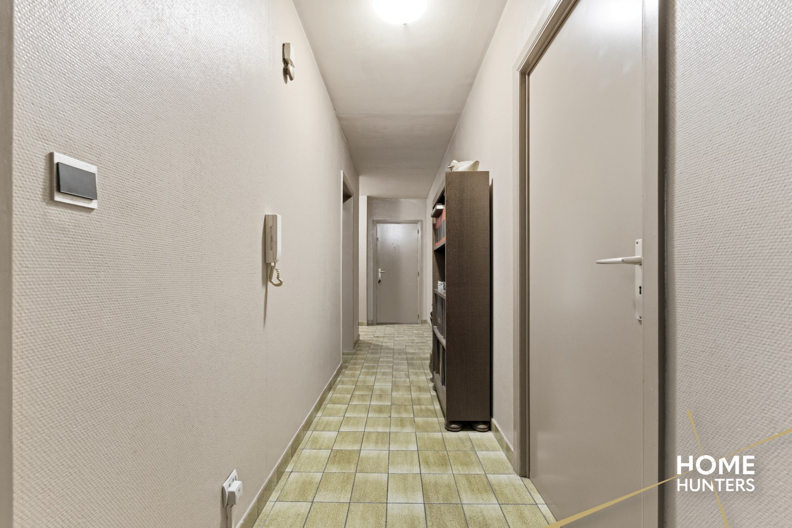 Ruim en lichtrijk te renoveren appartement met 3 slaapkamers op uitstekende locatie te IEper - foto 5