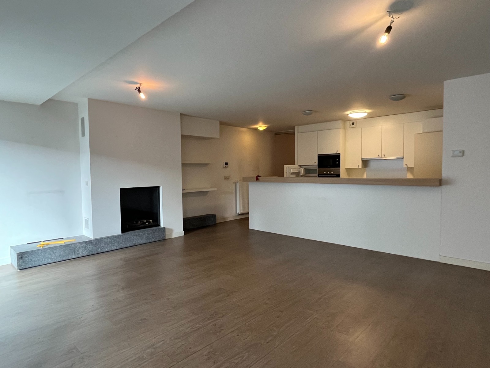 Ruim 3-slaapkamerappartement in hartje Waregem te huur - photo 4