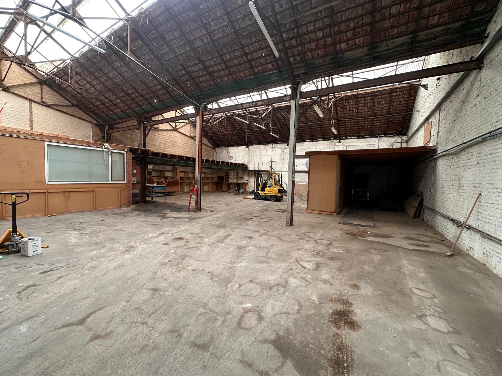 Commercial à louer à Furnes - photo 4