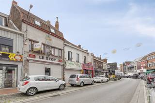 Handelspand op topligging in Menen!Gelegen op het meest commerciële en drukst bezochte gedeelte van de Rijselstraat, op stapvoets van de Franse...