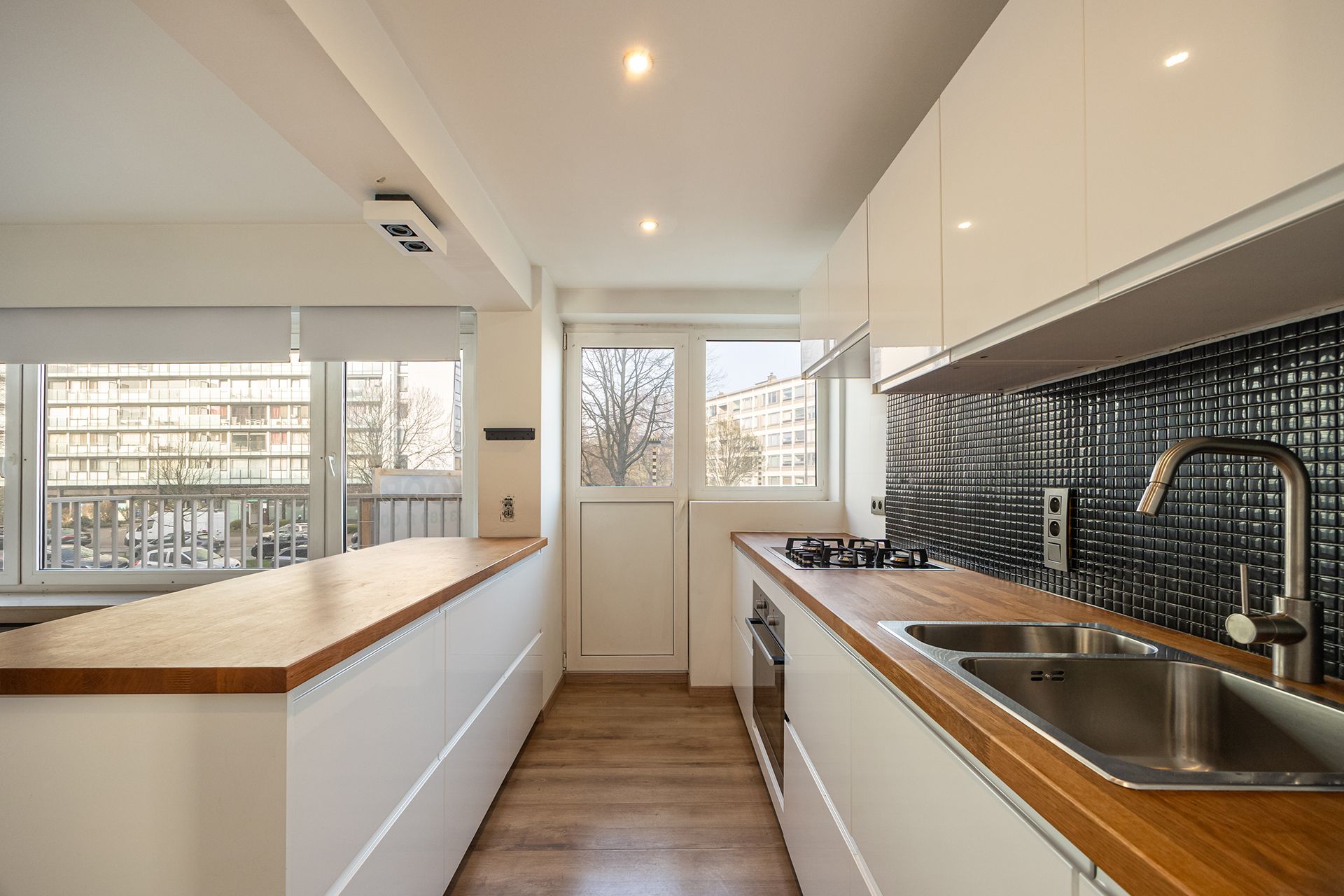 Instapklaar, lichtrijk appartement met terras en staanplaats - foto 4