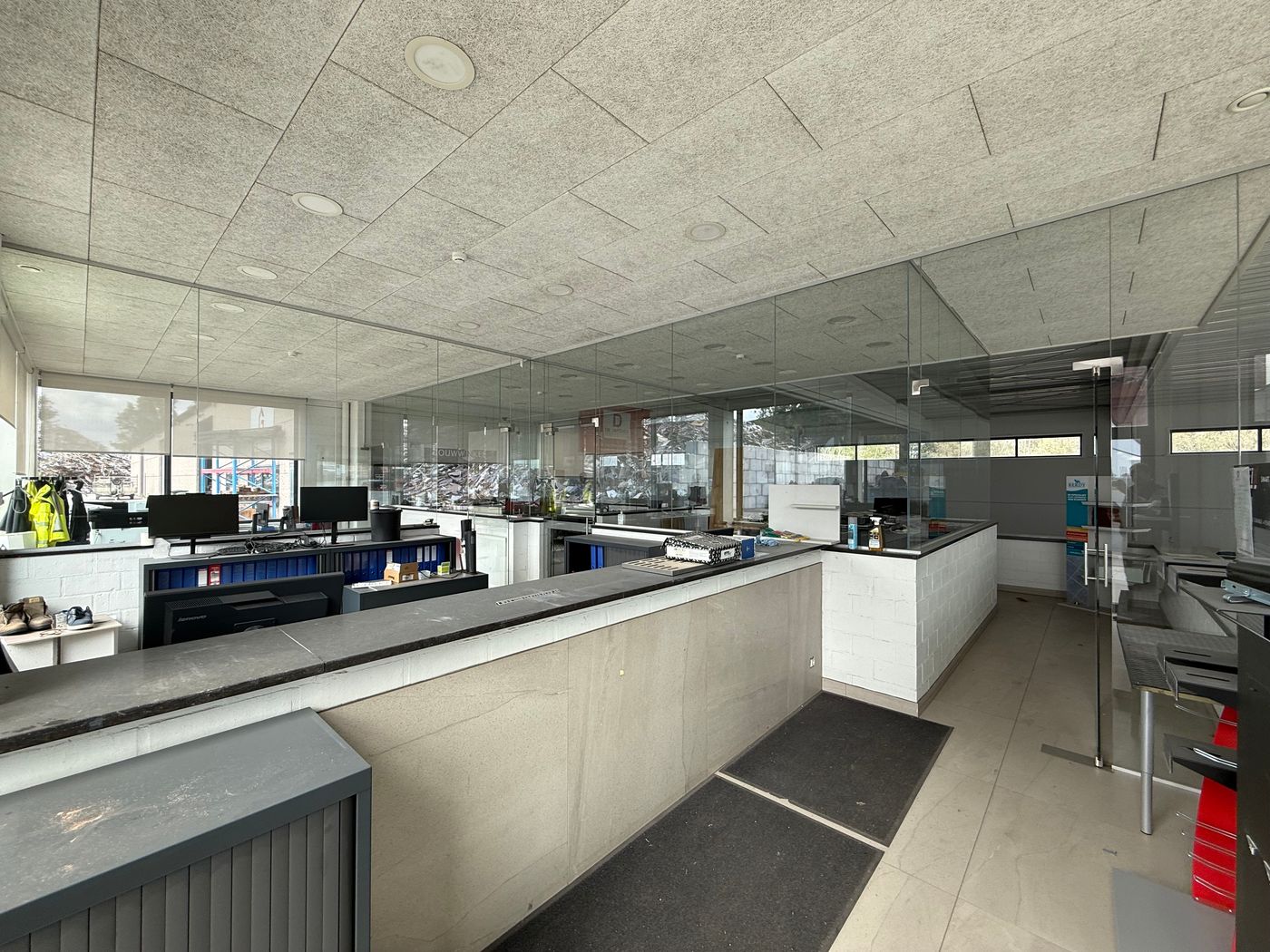 Multifunctioneel bedrijfsgebouw bestaande uit kantoren/showroom - photo 3