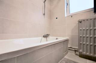 Ideaal gelegen appartement in het bruisende centrum van Bornem, vlak aan de Colruyt en schuin tegenover Carrefour. Dit appartement op de...