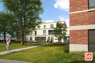 Uit respect voor de historiek van de bestaande site, behouden we het oorspronkelijke<br />herenhuis Villa Maria en voeren we een grondige vernieuwbouw door, met enkele villa appartementen.<br />Rond deze villa met zijn prachtige tuin bouwen we de rest van de residentiële site en woonomgeving op. <br />Een ideale plaats waar comfortabel en luxueus wonen gecombineerd wordt met het genot van een rustgevende groene omgeving.<br /><br /><br />De ligging van het woonproject Villa Maria is een van de grote troeven. Het is gesitueerd<br />vlak bij het centrum van Lochristi en op een boogscheut van de Gentse binnenstad. In beide<br />richtingen zijn heel wat winkels gelegen. De MobiScore van 8/10 toont de interessante<br />ligging en nabijheid van openbaar vervoer aan, vooral richting die Gentse binnenstad. De<br />inritten van uitvalswegen R4 en E17 zijn op minder dan 10 minuten bereikbaar.<br /><br />Alle wooneenheden voldoen technisch aan de meest recente eisen en normeringen inzake<br />isolatie, ventilatie, verwarming, brandveiligheid en toegankelijkheid.<br /><br />Voor meer details en info, mail ons vrijblijvend op info@loimmo.be