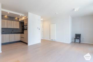 Deze assistentieflat is gelegen op een unieke plaats in Oostduinkerke-Bad, dicht bij winkels, terrasjes en de Zeedijk.Wenst u deze flat te verhuren...