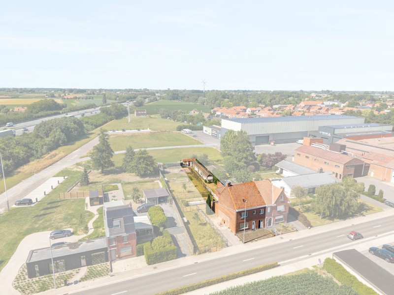 Halfopen gezinswoning met 3 slaapkamers (5 mogelijk), garage/doorgang en zonnige tuin op 500m2 - foto 3