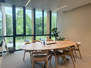 Des bureaux uniques nouvellement construits sur un site magnifique qui offre un bel équilibre entre ville, style, confort et nature dans un...